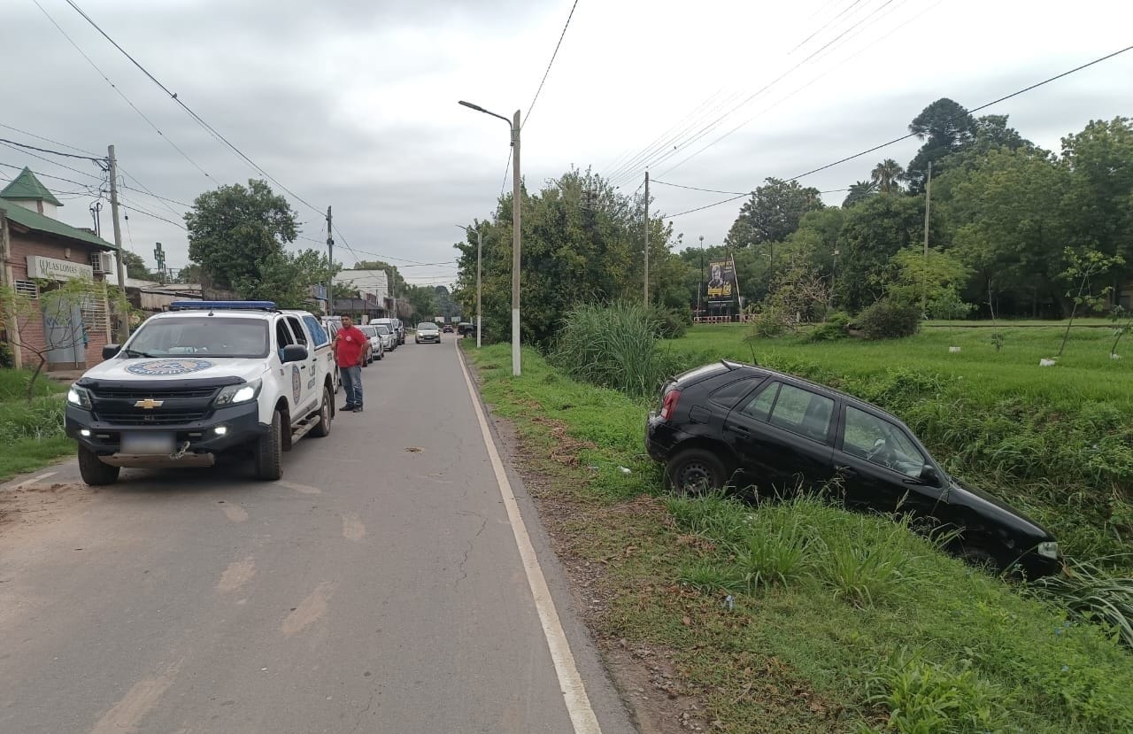 Seis autos cayeron a zanjas en Funes durante el verano de 2025
